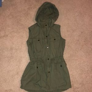 small Mudd Army green vest